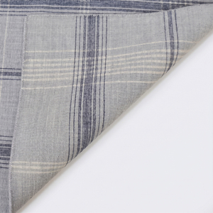 Tapis antidérapant DECORDEC en laine tissée plate, gris ardoise et bleu marine, à motif écossais moderne, pour salon, chambre et intérieurs d'hôtel - Product Image 5