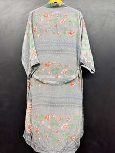 Robe kimono en soie de luxe pour femmes |   Imprimé floral fait main, col en V, taille élastique, manches courtes, longueur complète |   Printemps-Été Front - Product Image 6