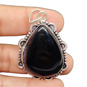 Pendentif en laiton avec cabochon en onyx noir naturel - Product Image 1