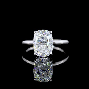 Bague de fiançailles personnalisée en or blanc 14 carats, certifiée IGI, avec un diamant de 3 carats de taille coussin allongée, solitaire à 4 griffes - Product Image 1