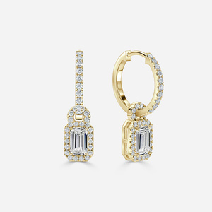 Boucles d'oreilles pendantes EtherStar en or jaune avec halo de diamants émeraude de 2,74 carats pour femme - Product Image 3