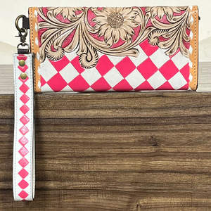 Bolso de mano de cuero repujado hecho a mano con patrón a cuadros y diseño floral occidental para mujer, con correa de muñeca, de la March Expo - Product Image 5