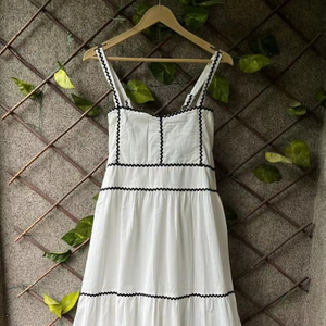 Robe longue maxi bohème blanche en coton pour femme, imprimé cachemire en polyester, à fines bretelles, col en V, fabriquée par le fabricant - Product Image 1