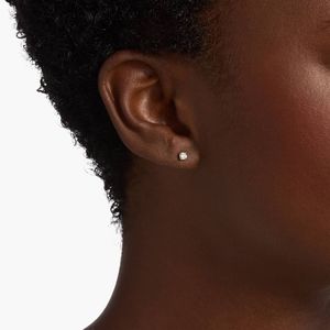 Boucles d'oreilles en or blanc 14 carats avec diamants de laboratoire taille ronde - Product Image 4