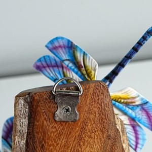 Escultura de Arte Mural de Libélula Hecha a Mano en Madera de Mango con Incrustaciones Coloridas al por Mayor - Product Image 5