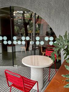 Mesa de Centro Redonda de Cemento de Lujo con Base Central Tipo Pedestal, Duradera y Fácil de Limpiar, para Sala de Estar - Product Image 6