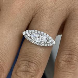 Bague de fiançailles de luxe en or blanc avec diamant de laboratoire taille marquise et double halo rond, pour femme, bijou raffiné, cadeau pour elle - Product Image 1