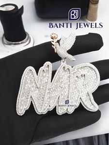 Colgante de Lujo con Nombre Personalizado de Moissanita Iced Out y Diseño de Paloma, Joyería Hip Hop VVS, Charm de Letra de Diamante Personalizado - Product Image 1