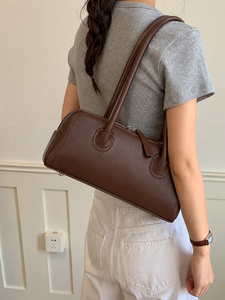 Sac à bandoulière vintage en cuir PU marron avec fermeture éclair et deux sangles pour les trajets quotidiens et les voyages - Product Image 3
