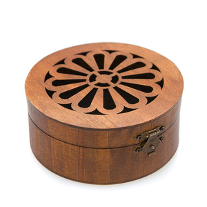 Boîte à bagues ronde en bois personnalisée avec logo, boîte d'emballage magnétique en bois pour bijoux, vente en gros, étui cadeau écologique en noyer pour alliances de mariage - Product Image 6