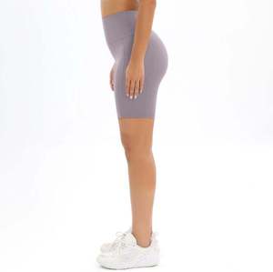 Shorts cyclistes taille haute personnalisés pour femmes, longueur genou, pour yoga et course, coupe ajustée basique, grandes tailles - Product Image 3