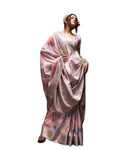 Sari en soie tissé à la main Varnika Gold Weave pour femmes, traditionnel, hiver, infroissable et anti-humidité, idéal pour les fêtes, mariages et Diwali - Product Image 1