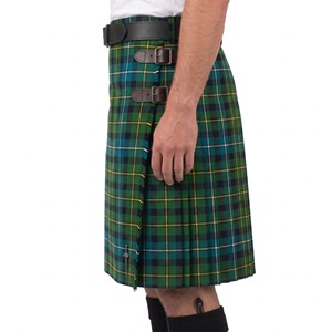 Kilt Escocés Plisado MacNeil Barra para Hombre, Diseño Tartán Antiguo Verde y Amarillo con Cinturón de Cuero - Product Image 3
