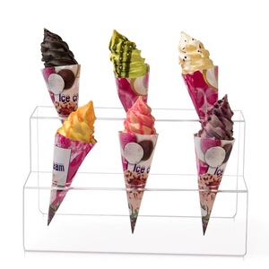 Présentez vos cônes de crème glacée avec style avec notre porte-cône de crème glacée en acrylique, conçu pour la polyvalence et l'élégance - Product Image 5