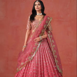 Conjunto de Lehenga en Degradado Rosa Melocotón con Blusa Bordada y Dupatta de Tela de Red para Bodas, Fiestas, Elegancia Festiva de Bollywood - Product Image 1