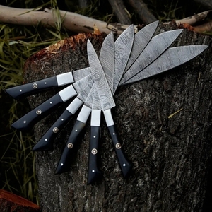Ensemble de couteaux de cuisine japonais professionnels en acier Damas à cinq pièces, lames en acier Damas, manches en bois Pakka - Product Image 2