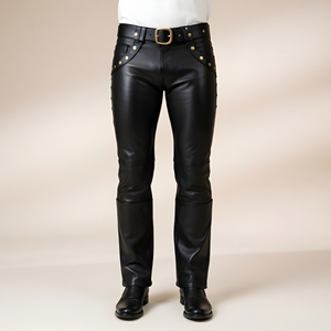 Pantalones de cuero moto negros para hombre, de cintura media, pierna recta, con remaches dorados - Product Image 5