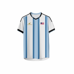เสื้อแฟนอาร์เจนตินา 2026 แบบแห้งเร็ว ผลิตจากโพลีเอสเตอร์ 100% พิมพ์ลายแบบ Sublimation เต็มตัว พร้อมชื่อและหมายเลขผู้เล่นตามสั่ง - Product Image 2