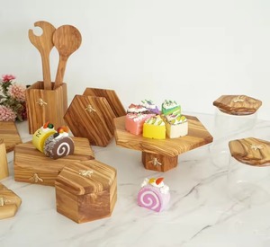 Support à gâteau hexagonal en bois, présentoir à desserts style ferme pour boulangerie et table de fête - Product Image 2