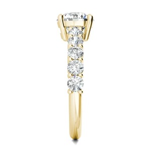 Anillo de Compromiso con Diamante Cultivado en Laboratorio de Corte Brillante Redondo de 1.10CT, Oro de 14K, Banda con Diamantes Redondos en Punta Compartida - Product Image 3
