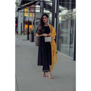 Conjunto de Traje de Gasa Negra Raven Disponible en Talla XS - Product Image 4