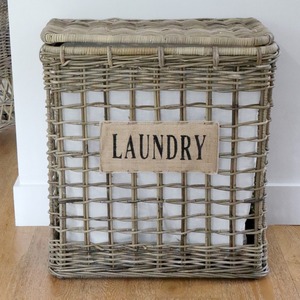 Panier à linge rectangulaire moderne en rotin naturel avec couvercle - Product Image 1