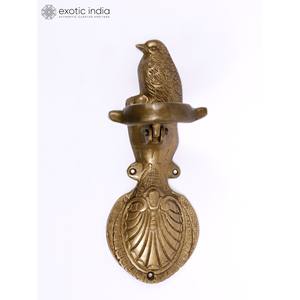 Aldaba de puerta de diseño de pájaro Kiritmukha de latón hecho a mano de 9 pulgadas para decoración del hogar y propósito de regalo hecho en La India - Product Image 4