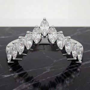 Elegante Anillo de Oro con Diamantes Finos para Mujer, Joyería Moderna para Compromiso y Boda, para el Lujo Diario y Ocasiones Especiales - Product Image 1