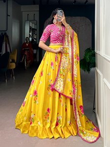 Lehenga très tendance en tissu georgette fleuri avec un imprimé élégant et une belle blouse brodée à la main - Product Image 4