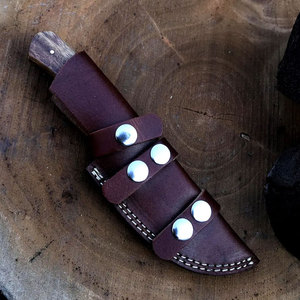 Couteau de chasse en acier Damas de haute qualité avec manche en matériau naturel et étui de protection pour le camping, la survie et le bushcraft - Product Image 3