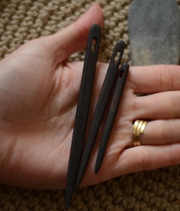 Nouvel Arrivage Aiguilles à Tricoter en Bois de Teck Polies, Artisanales, Écologiques et de Luxe, pour le Crochet et la Couture de Tissus en Laine - Product Image 1