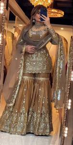 Conjunto de traje Sharara y Dupatta para mujer con bordados y lentejuelas. - Product Image 3