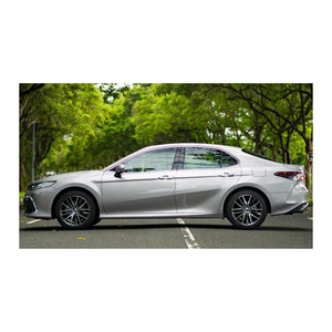 Vehículo ejecutivo Toyota Camry con características de lujo y confort - Product Image 1