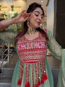 Vestido Tradicional Indio-Pakistaní para Mujer, Bordado en Rojo y Verde, con Borlas, Corte Regular, Largo Midi, para Todas las Temporadas - Product Image 1