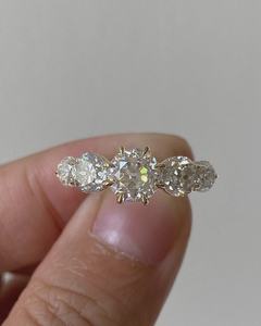 แหวนเพชรโมอิสซาไนต์ทรงกลมประดับห้าเม็ด ชุบทองสำหรับผู้หญิง เงินแท้ 925 ของแท้ ของขวัญแทนคำมั่นสัญญาสำหรับคู่รัก - Product Image 2