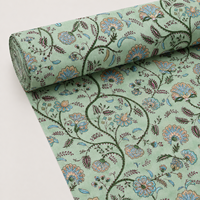 Tissu en coton imprimé floral vert menthe avec combinaison de tissu en coton rayé beige, textile doux et respirant pour la confection de kurtis.