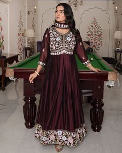 Elegante y Exclusivo Traje Anarkali Color Café para Mujer, Ideal para Bodas y Ocasiones Festivas, Manga 3/4, Crepé de Seda Rangoli - Product Image 3