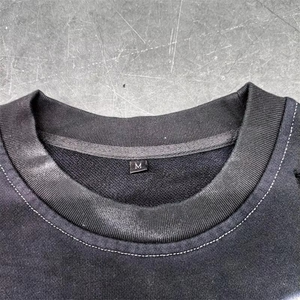 Camiseta Negra de Manga Larga con Cuello Redondo para Hombre, con Estampado de Manos y Dinero, Estilo Urbano, Tela Jersey - Product Image 5