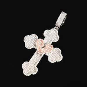 Pendentif de luxe en croix avec incrustation de moissanite taille cœur, en argent 925, bijou religieux chrétien, cadeaux Bapistam - Product Image 5