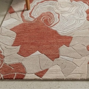 Tapis en laine tufté sur mesure avec une texture riche et des détails artistiques pour un revêtement de sol intérieur élégant - Product Image 4