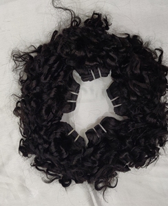 Extensions de cheveux humains bouclés naturels et cheveux bruts disponibles directement de l'usine à prix de gros – Cheveux très épais et sains - Product Image 1