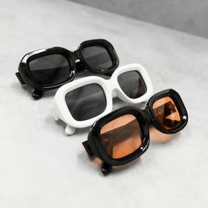 LMA 86113 Gafas de Sol Retro de Marco Cuadrado Pequeño, Modernas y Clásicas para Hombre, con Logotipo Personalizado, Lentes Intercambiables 2024, Protección UV400 para Mujer, Alta Calidad - Product Image 1