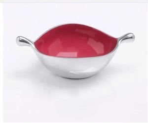 Bol décoratif de luxe en métal à double poignée, en forme de feuille argentée, avec émail rouge, pour bonbons, service de snacks moderne et rangement de bijoux - Product Image 2