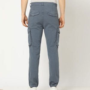Pantalon cargo pour homme, coupe ample, style streetwear classique, conçu pour un style moderne. - Product Image 2