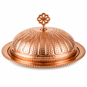 Plateau de service en cuivre martelé artisanal avec couvercle en dôme, plat de luxe pour aliments, service de buffet, restauration hôtelière - Product Image 1