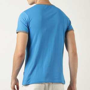 Camiseta de manga corta para hombre, azul y gris, con bloques de color, cuello redondo, corte regular, estilo casual de punto. - Product Image 2