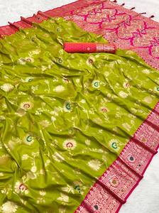 Sari Banarasi con Encanto Étnico y Toque Meenakari - Product Image 2