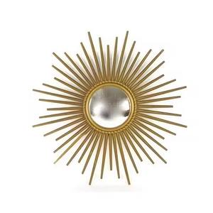 Atractivo espejo metálico que realza la luz natural, haciendo que cualquier habitación se sienta más luminosa y acogedora. - Product Image 1