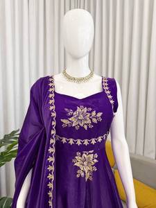 ชุดเดรสยาวปักลายดอกไม้สีม่วงแบบ Anarkali Salwar Kameez สำหรับผู้หญิง ชุดงานแต่งงานแบบปากีสถาน - Product Image 2