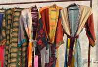 Robe Kimono en Soie de Sari Recyclée, Patchwork Bohème, Faite à la Main, Vintage, Respirante, Grande Taille, Vêtement de Détente Durable